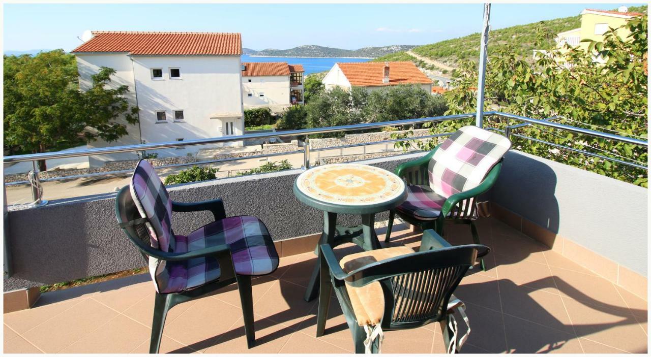 Apartments Ivan Perkov Tomas Bilo Primošten Exterior foto